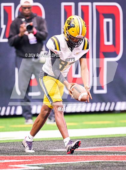 Thumbnail 3 in Fort Bend Marshall vs. Iowa Colony (UIL 5A D2 Football Regional) photogallery.