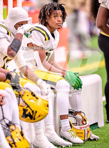 Thumbnail 3 in Fort Bend Marshall vs. Iowa Colony (UIL 5A D2 Football Regional) photogallery.