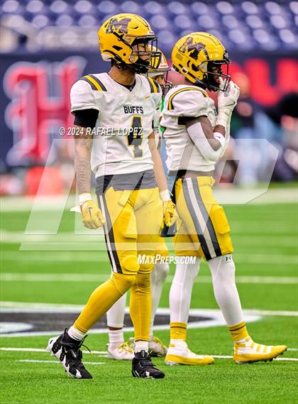 Thumbnail 1 in Fort Bend Marshall vs. Iowa Colony (UIL 5A D2 Football Regional) photogallery.