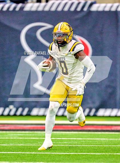 Thumbnail 1 in Fort Bend Marshall vs. Iowa Colony (UIL 5A D2 Football Regional) photogallery.