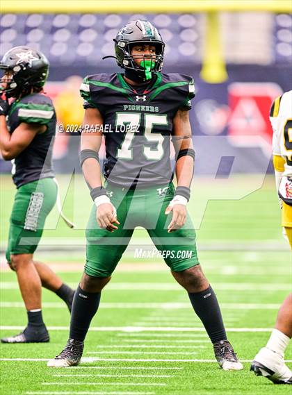 Thumbnail 2 in Fort Bend Marshall vs. Iowa Colony (UIL 5A D2 Football Regional) photogallery.