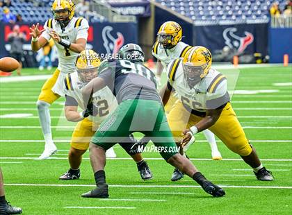 Thumbnail 1 in Fort Bend Marshall vs. Iowa Colony (UIL 5A D2 Football Regional) photogallery.