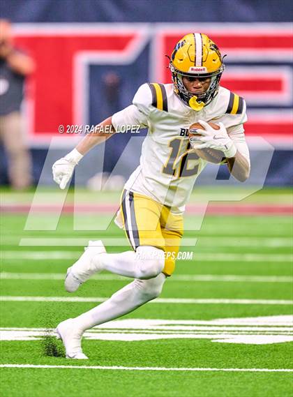 Thumbnail 1 in Fort Bend Marshall vs. Iowa Colony (UIL 5A D2 Football Regional) photogallery.