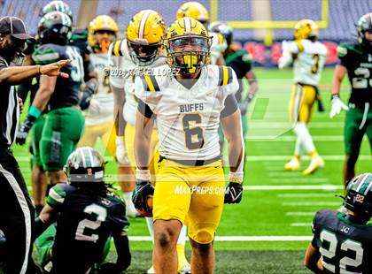Thumbnail 3 in Fort Bend Marshall vs. Iowa Colony (UIL 5A D2 Football Regional) photogallery.