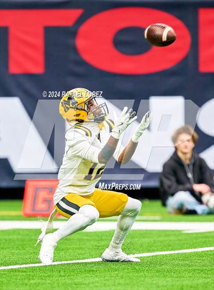 Thumbnail 2 in Fort Bend Marshall vs. Iowa Colony (UIL 5A D2 Football Regional) photogallery.