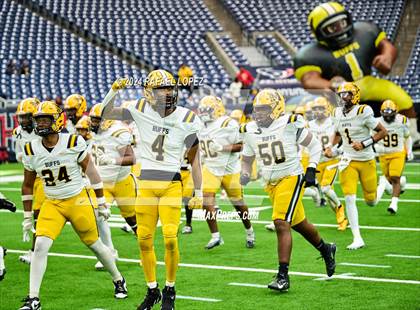 Thumbnail 1 in Fort Bend Marshall vs. Iowa Colony (UIL 5A D2 Football Regional) photogallery.