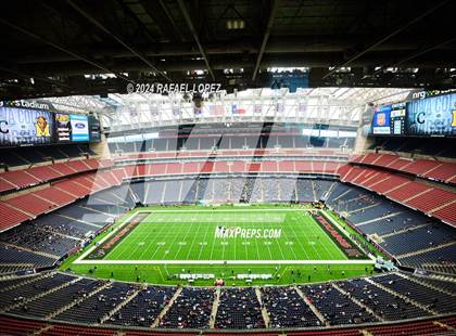 Thumbnail 2 in Fort Bend Marshall vs. Iowa Colony (UIL 5A D2 Football Regional) photogallery.