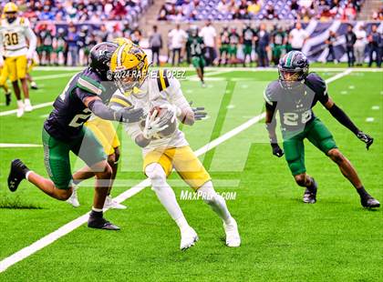 Thumbnail 3 in Fort Bend Marshall vs. Iowa Colony (UIL 5A D2 Football Regional) photogallery.