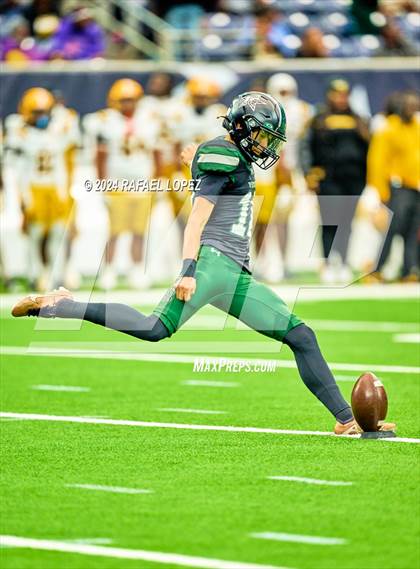Thumbnail 1 in Fort Bend Marshall vs. Iowa Colony (UIL 5A D2 Football Regional) photogallery.