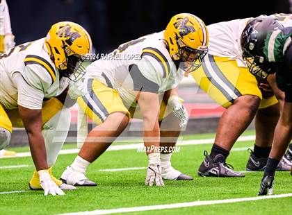 Thumbnail 1 in Fort Bend Marshall vs. Iowa Colony (UIL 5A D2 Football Regional) photogallery.