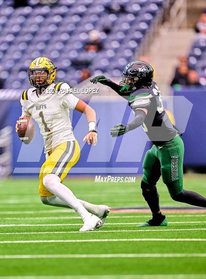 Thumbnail 1 in Fort Bend Marshall vs. Iowa Colony (UIL 5A D2 Football Regional) photogallery.