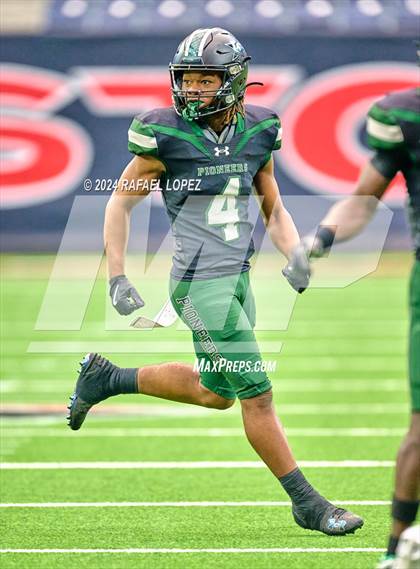 Thumbnail 1 in Fort Bend Marshall vs. Iowa Colony (UIL 5A D2 Football Regional) photogallery.