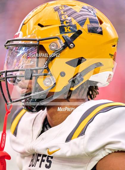 Thumbnail 2 in Fort Bend Marshall vs. Iowa Colony (UIL 5A D2 Football Regional) photogallery.