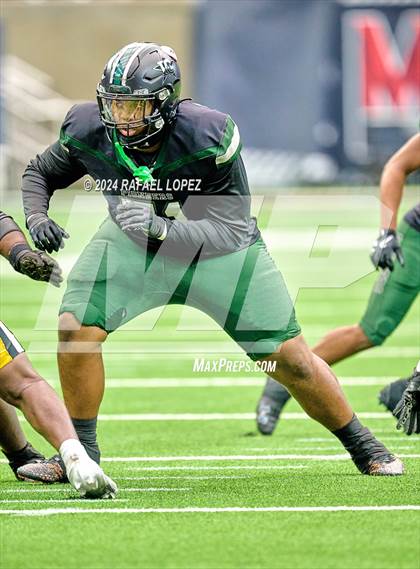 Thumbnail 3 in Fort Bend Marshall vs. Iowa Colony (UIL 5A D2 Football Regional) photogallery.