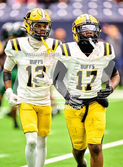 Thumbnail 3 in Fort Bend Marshall vs. Iowa Colony (UIL 5A D2 Football Regional) photogallery.