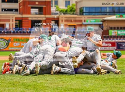 Thumbnail 3 in Lake Catholic vs. Perkins (OHSAA Division 4 Final) photogallery.