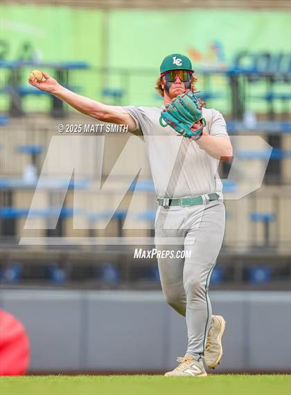 Thumbnail 3 in Lake Catholic vs. Perkins (OHSAA Division 4 Final) photogallery.