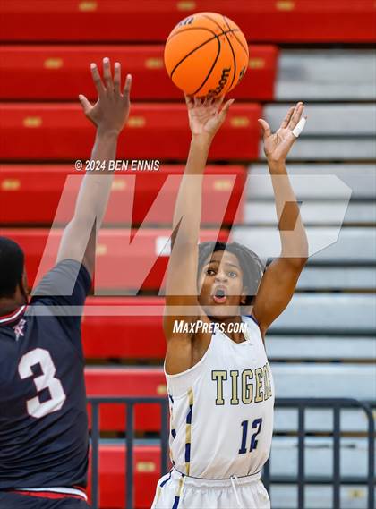 Thumbnail 2 in Gadsden City vs. Douglas County (War Eagle Classic) photogallery.