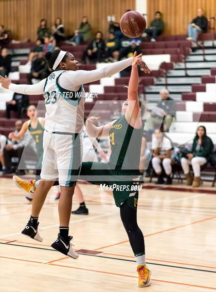 Thumbnail 3 in Sacred Heart Cathedral Preparatory vs. Pinewood (CIF CCS Open Div. Semifinal) photogallery.