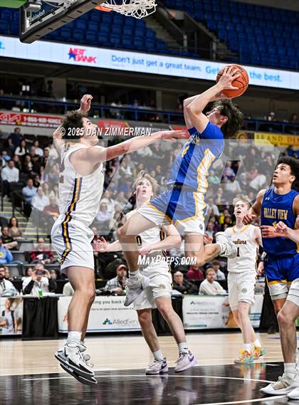 Thumbnail 2 in Valley View vs Scranton Prep (PIAA District 2 Class 4A Final) photogallery.