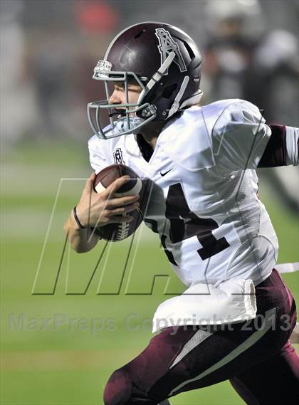 Thumbnail 1 in White Oak vs. Cameron Yoe (UIL 2A Semifinal) photogallery.