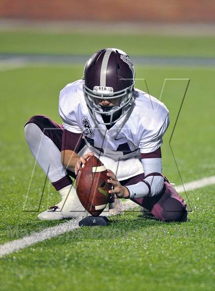 Thumbnail 2 in White Oak vs. Cameron Yoe (UIL 2A Semifinal) photogallery.