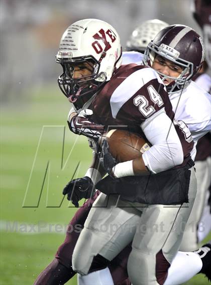 Thumbnail 1 in White Oak vs. Cameron Yoe (UIL 2A Semifinal) photogallery.