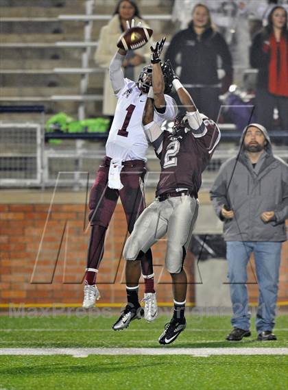 Thumbnail 2 in White Oak vs. Cameron Yoe (UIL 2A Semifinal) photogallery.