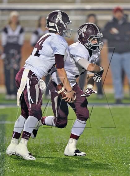 Thumbnail 3 in White Oak vs. Cameron Yoe (UIL 2A Semifinal) photogallery.