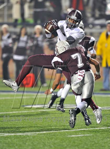 Thumbnail 2 in White Oak vs. Cameron Yoe (UIL 2A Semifinal) photogallery.