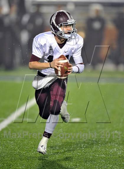 Thumbnail 1 in White Oak vs. Cameron Yoe (UIL 2A Semifinal) photogallery.