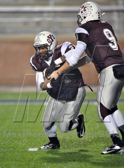 Thumbnail 3 in White Oak vs. Cameron Yoe (UIL 2A Semifinal) photogallery.