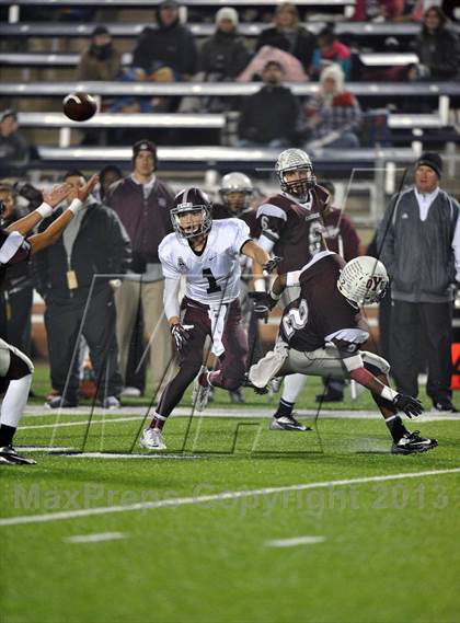 Thumbnail 3 in White Oak vs. Cameron Yoe (UIL 2A Semifinal) photogallery.