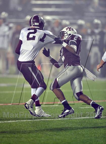 Thumbnail 1 in White Oak vs. Cameron Yoe (UIL 2A Semifinal) photogallery.