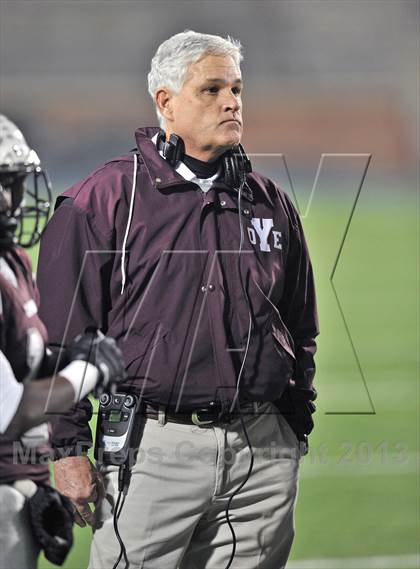 Thumbnail 2 in White Oak vs. Cameron Yoe (UIL 2A Semifinal) photogallery.