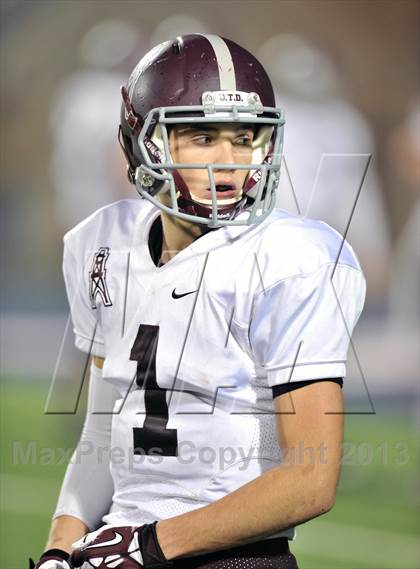 Thumbnail 1 in White Oak vs. Cameron Yoe (UIL 2A Semifinal) photogallery.