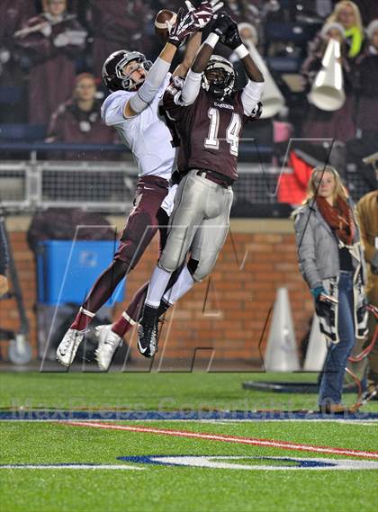 Thumbnail 1 in White Oak vs. Cameron Yoe (UIL 2A Semifinal) photogallery.