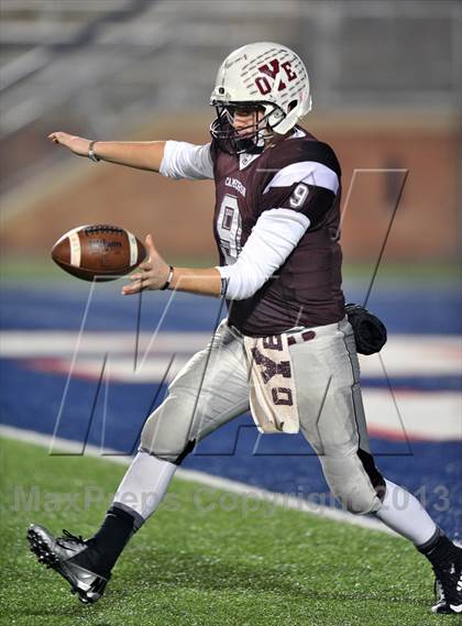 Thumbnail 3 in White Oak vs. Cameron Yoe (UIL 2A Semifinal) photogallery.