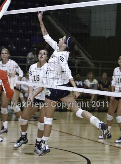 Thumbnail 3 in Martin [James] vs. Keller  photogallery.