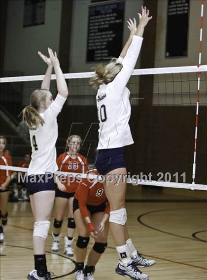 Thumbnail 2 in Martin [James] vs. Keller  photogallery.