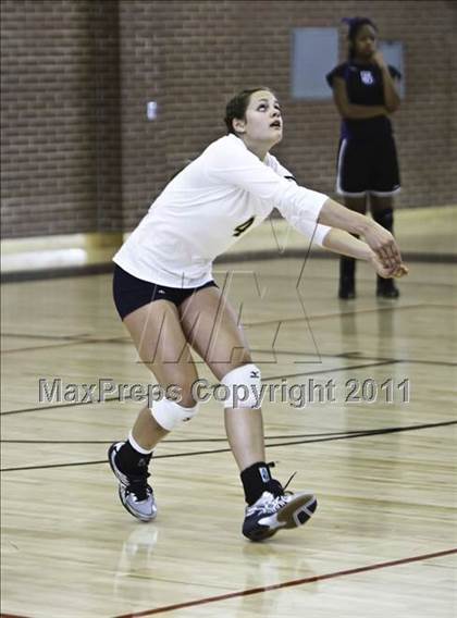 Thumbnail 3 in Martin [James] vs. Keller  photogallery.