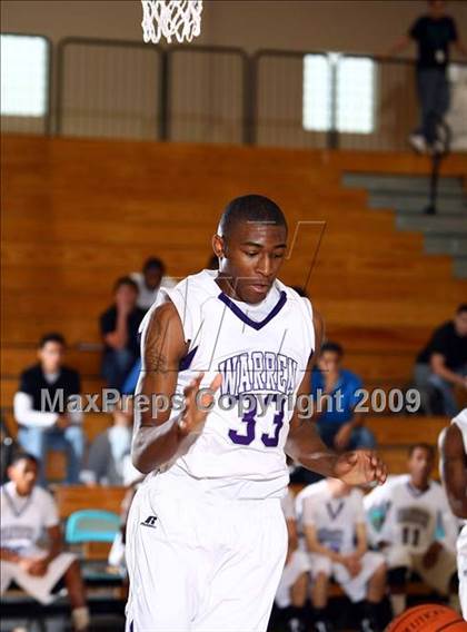 Thumbnail 2 in Chavez vs. Warren (McDonalds Texas Invitational) photogallery.