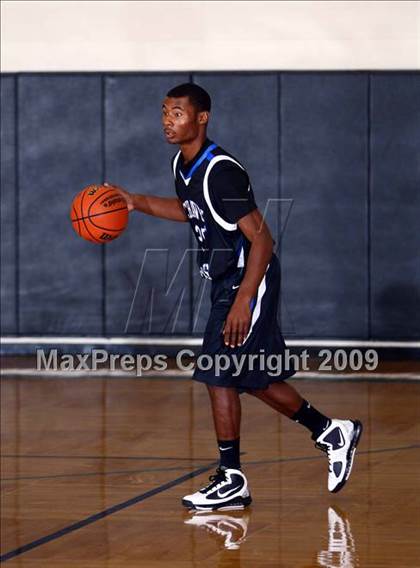 Thumbnail 1 in Chavez vs. Warren (McDonalds Texas Invitational) photogallery.