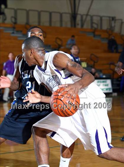 Thumbnail 3 in Chavez vs. Warren (McDonalds Texas Invitational) photogallery.