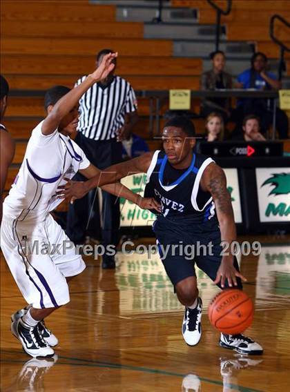 Thumbnail 1 in Chavez vs. Warren (McDonalds Texas Invitational) photogallery.