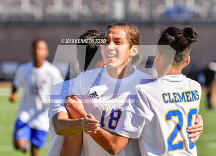 Thumbnail 2 in Clark vs. Clemens photogallery.