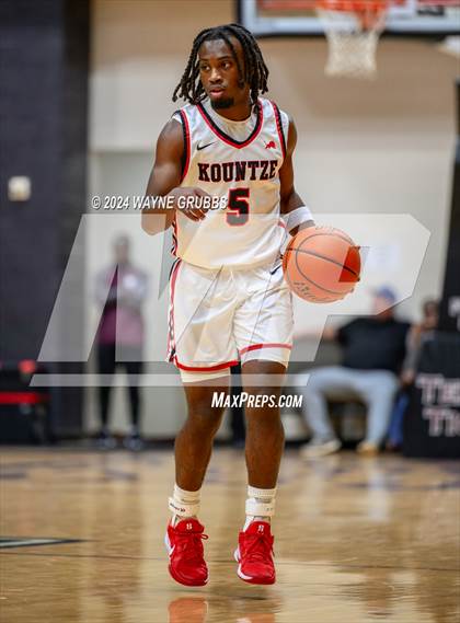 Thumbnail 2 in Kountze vs. Lipan (Tenaha ISD Holiday Hoops) photogallery.