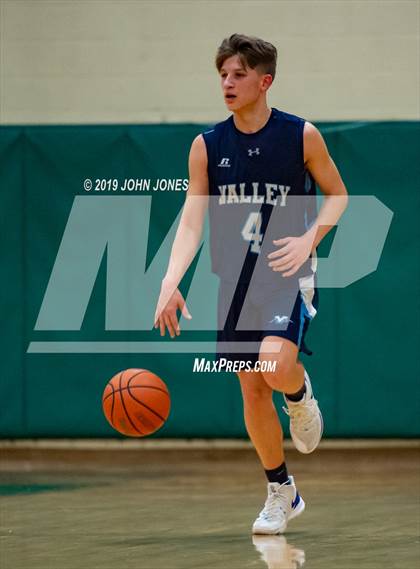 Thumbnail 2 in Wayne Valley vs Delbarton (JP Flynn Memorial Tournament) photogallery.