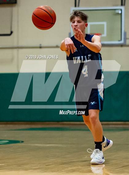 Thumbnail 3 in Wayne Valley vs Delbarton (JP Flynn Memorial Tournament) photogallery.