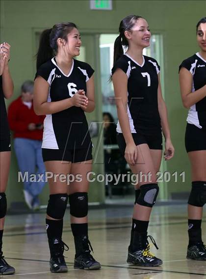 Thumbnail 2 in Northridge Academy vs. Elizabeth Learning Center (CIF LACS Small School Final) photogallery.